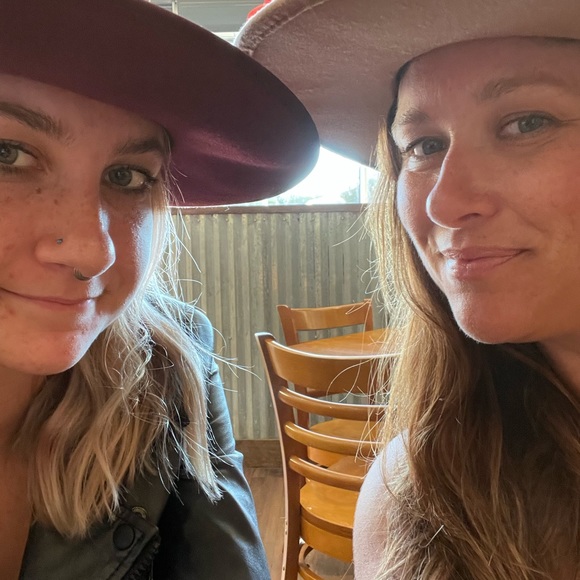 Meet your Posher, Violet - Picture 1 of 8